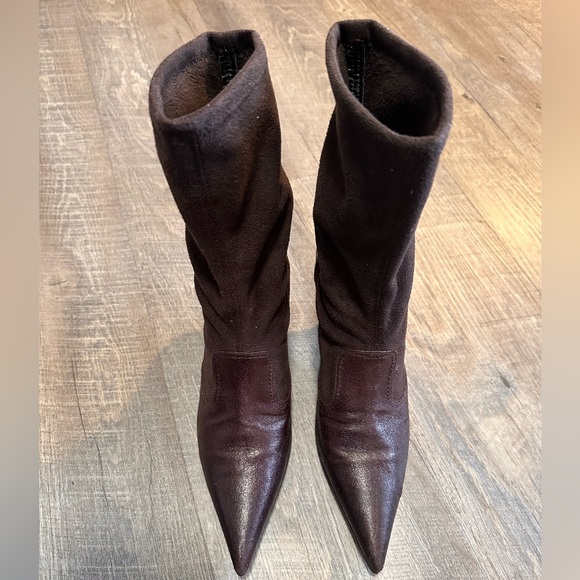 Casadei Suede & Leather Pointed Toe Pull-On Kitten Heel Ankle Boots - Size 7 - Picture 11 of 17